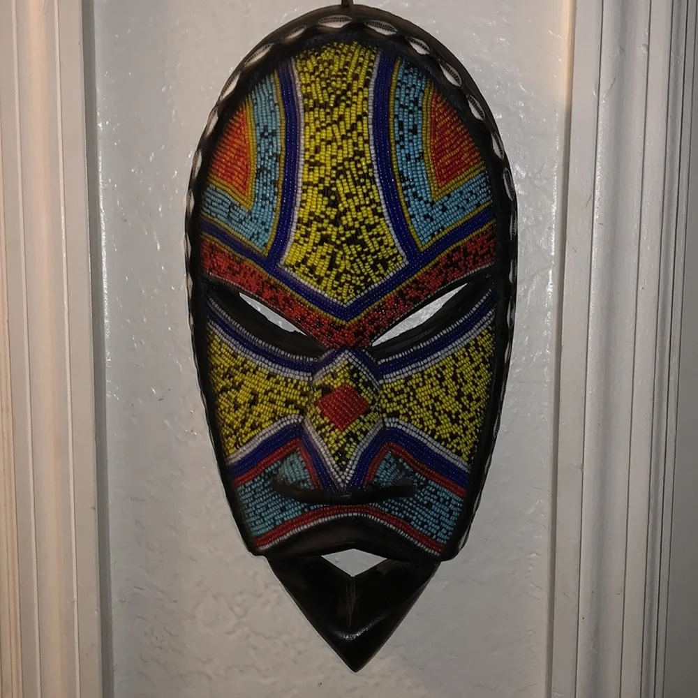 African Mask - Picture 4 of 5